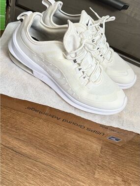 Women's Size 9 Nike Air Max Axis White  Running Cross Training Exerc